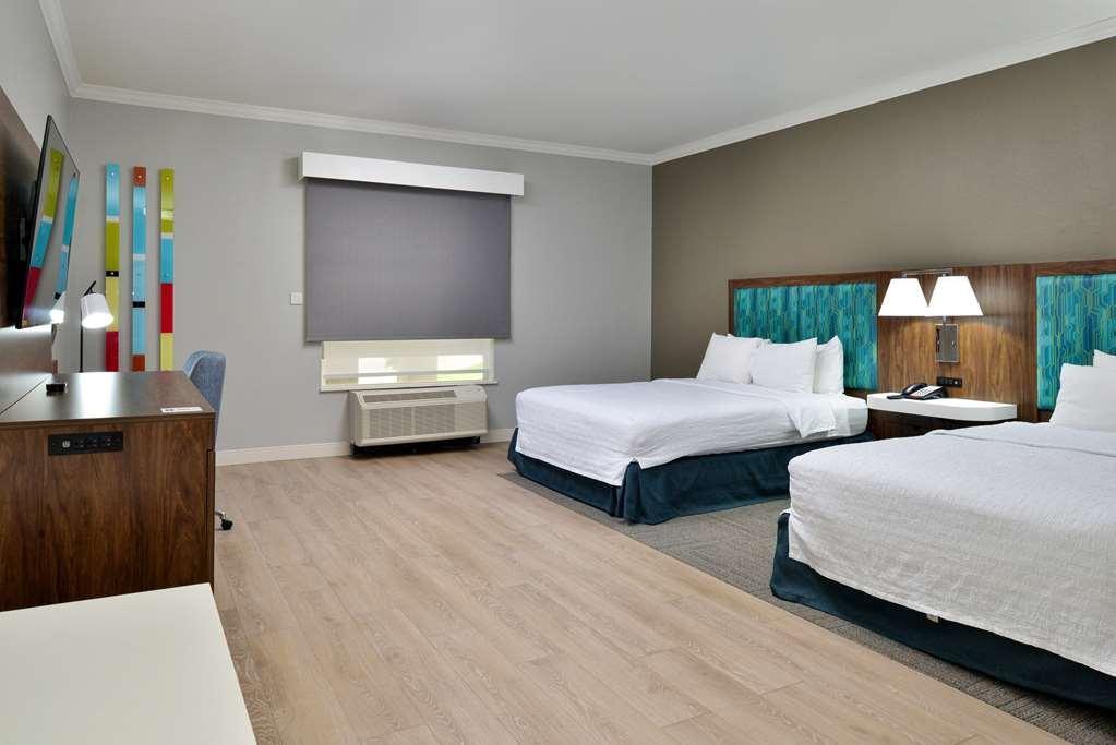 Hampton & Hotel Greenville