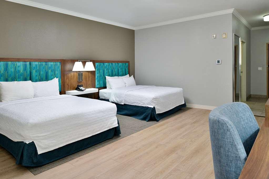 Hampton & Hotel 3*
