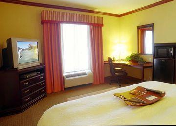 Hampton & Hotel