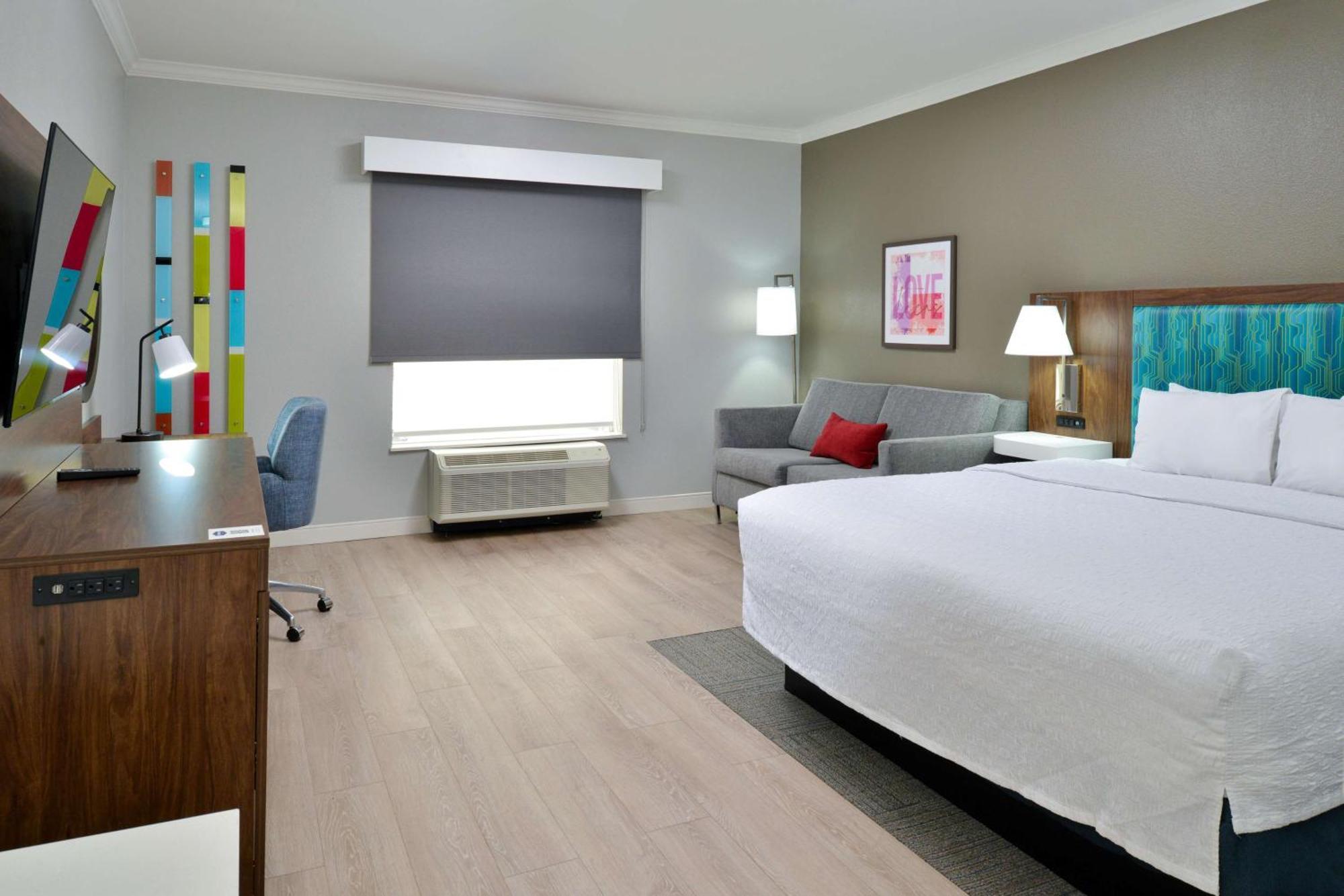 Hampton & Hotel